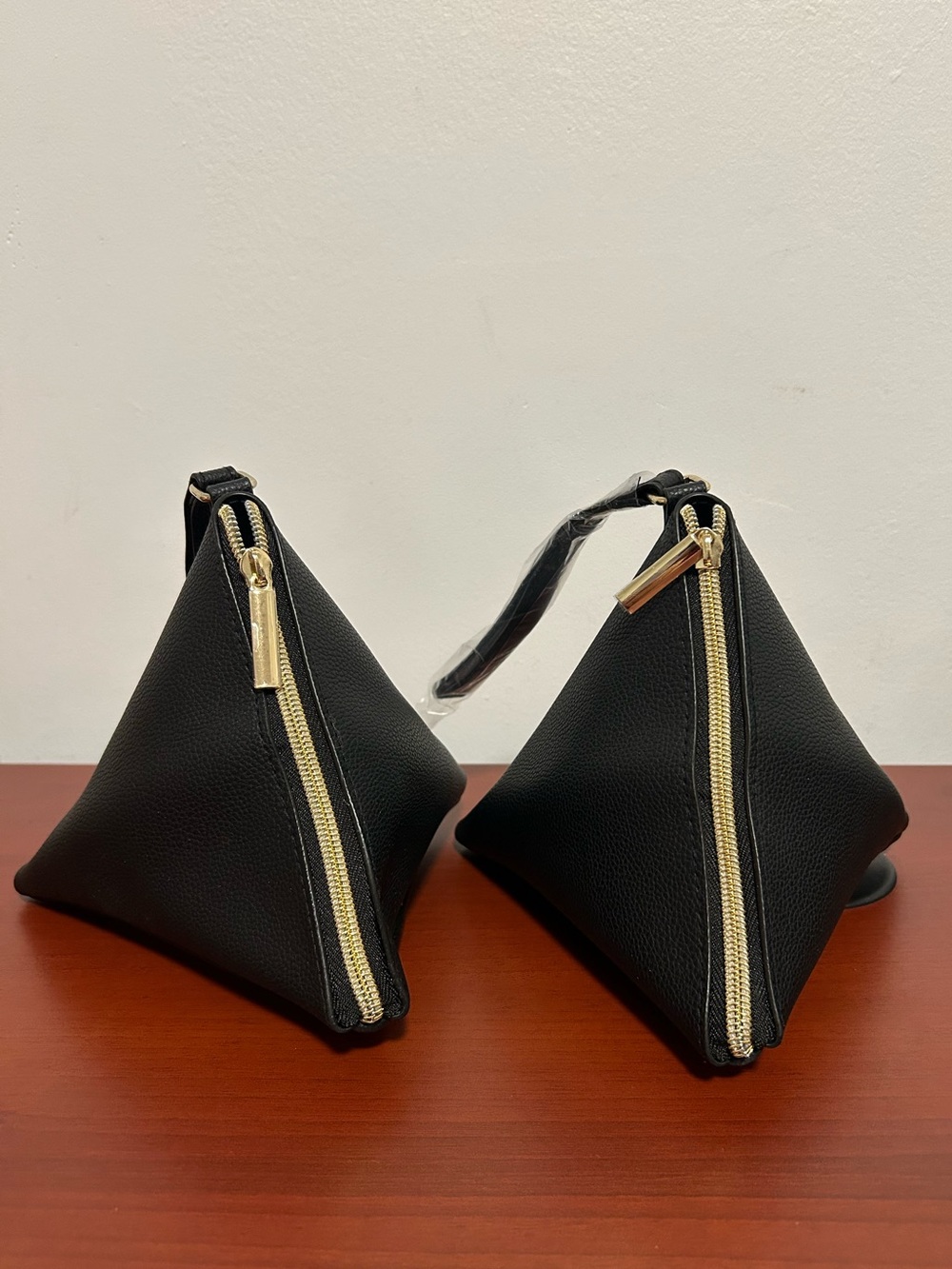 2xBlack Wristlets bags with gold zipper - Picture 2 of 5